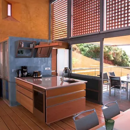 Villa Seafront Ravdoucha Epavlis Athina - Pool, Gym, Sauna, Private Parking, Wifi
