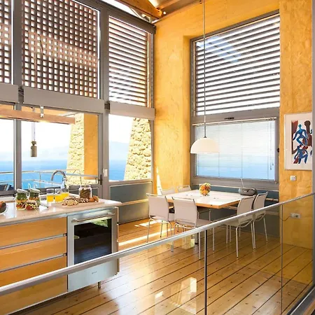 Seafront Ravdoucha Epavlis Athina - Pool, Gym, Sauna, Private Parking, Wifi Villa *