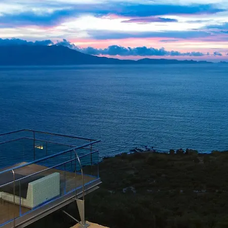 Seafront Ravdoucha Epavlis Athina - Pool, Gym, Sauna, Private Parking, Wifi